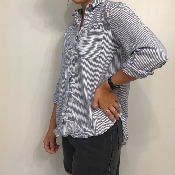 H&M LONG SLEEVE STRIPED BUTTON UP! - Picture 4 of 5
